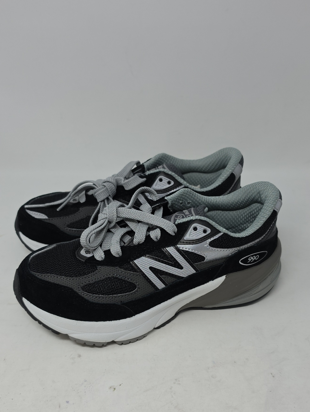 New Balance Kids' 990v6 Black & Gray Athletic Sneakers Size 4.5 Women 6